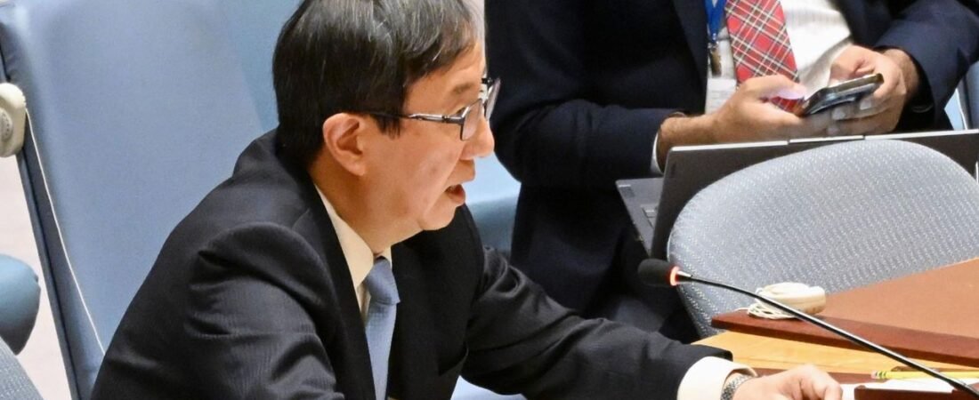 露の批判「ばかげている」日本