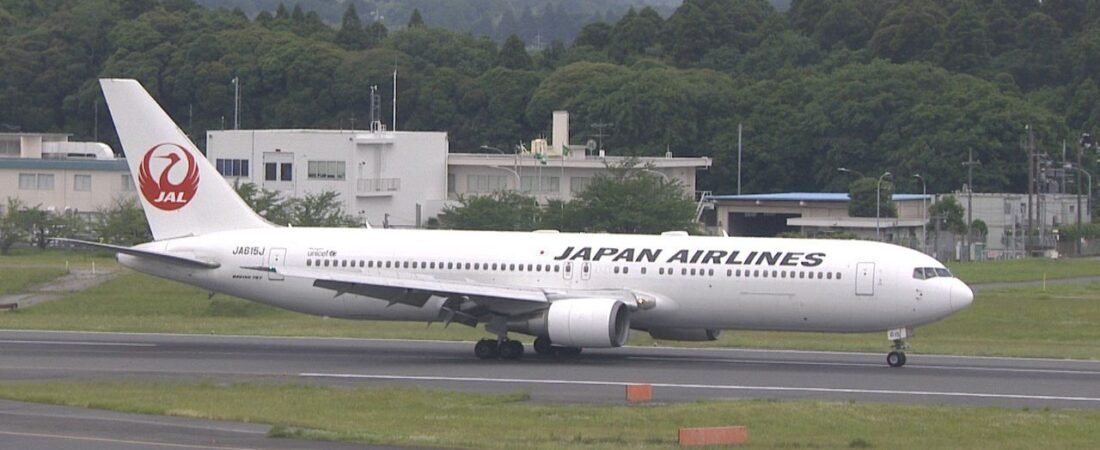 緊急着陸 出発の羽田には異物散乱