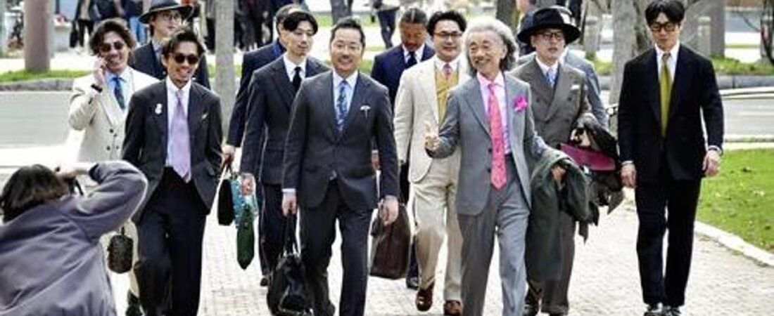 スーツで街歩く「背広散歩」狙い