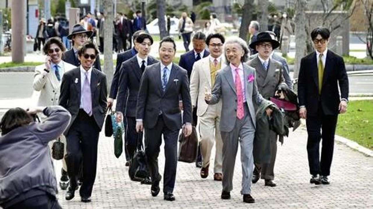 スーツで街歩く「背広散歩」狙い