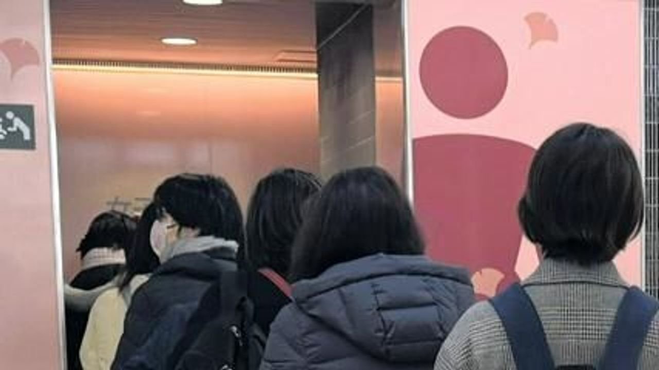 女性用トイレ行列 国交省が初指針