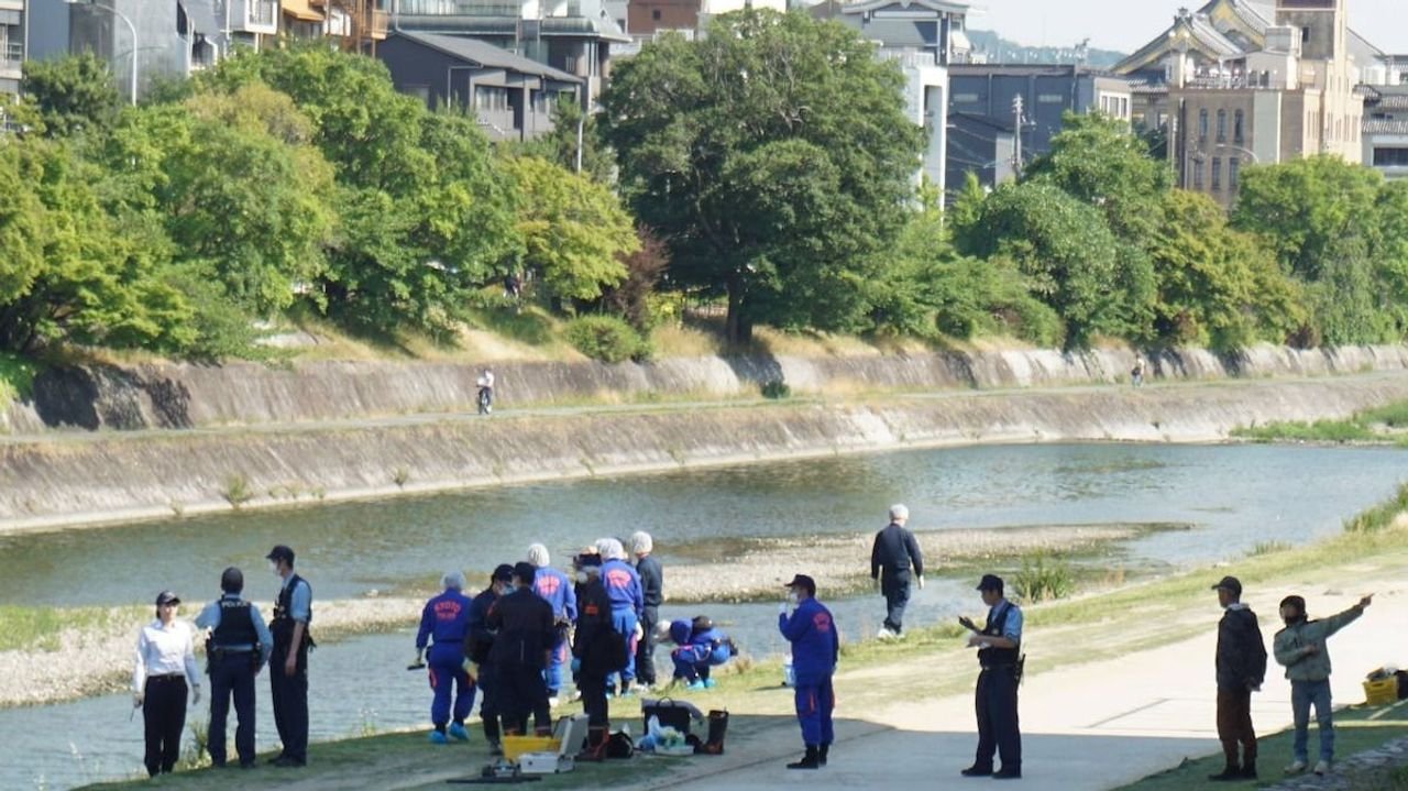 京都・鴨川の遺体は19歳 誤転落か