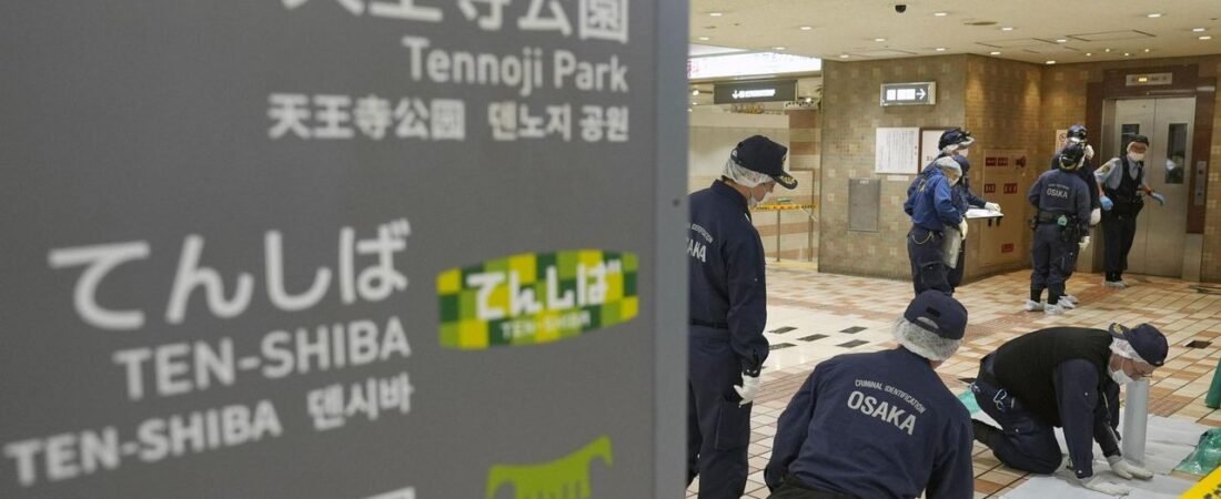 地下街で胸刺されバッグ奪われる