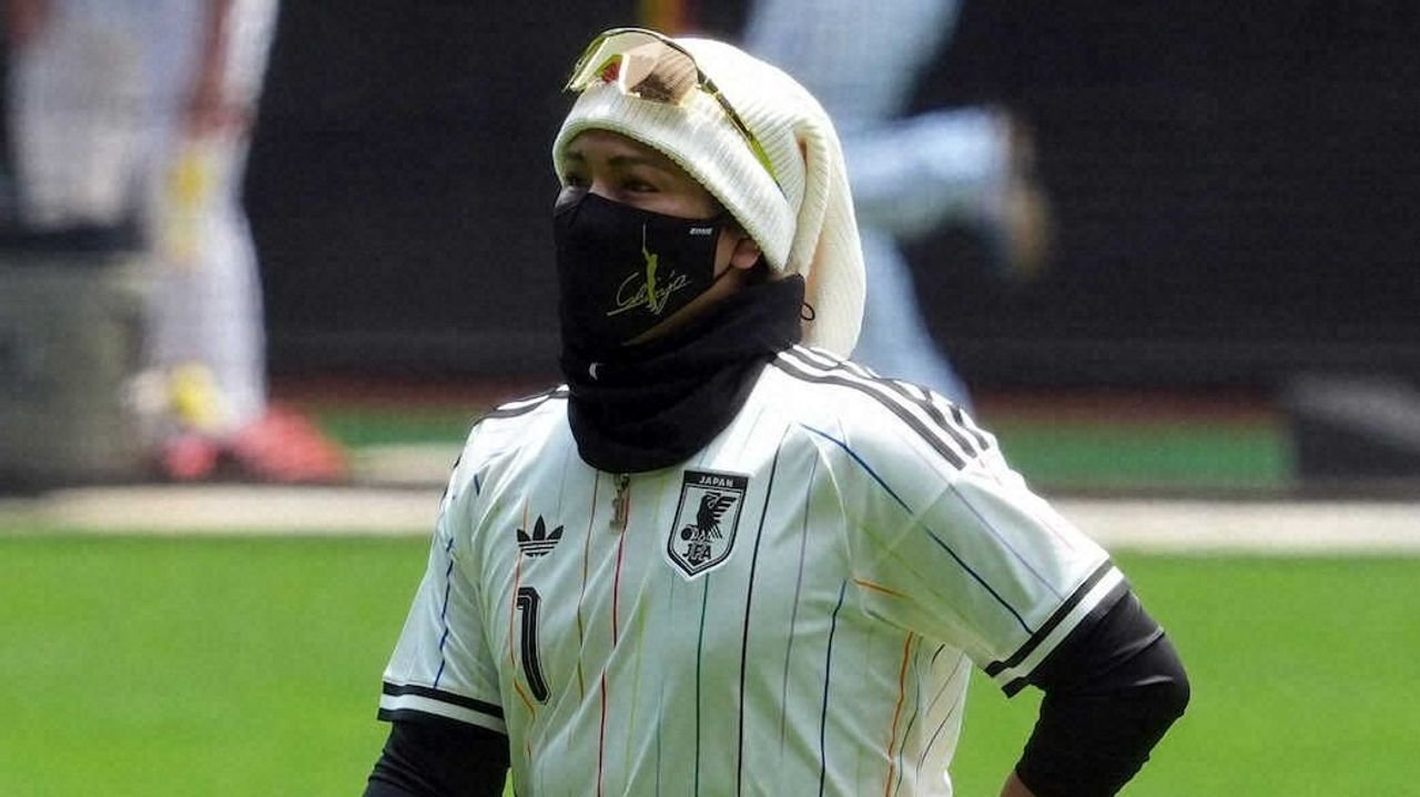 新庄監督 サッカー代表ユニで登場
