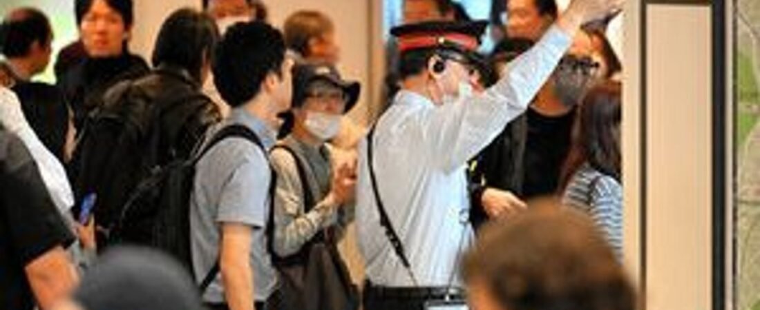 嵐公演で混雑の駅 構内放送が話題