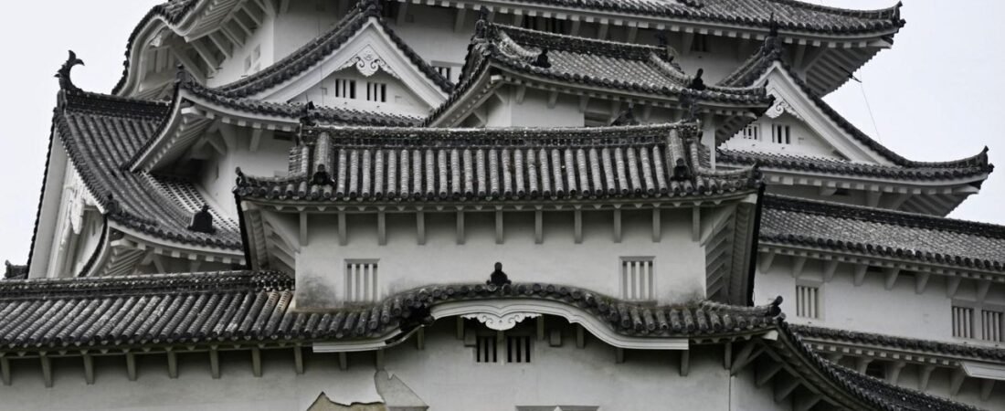 姫路城しっくい剥がれる 台風か