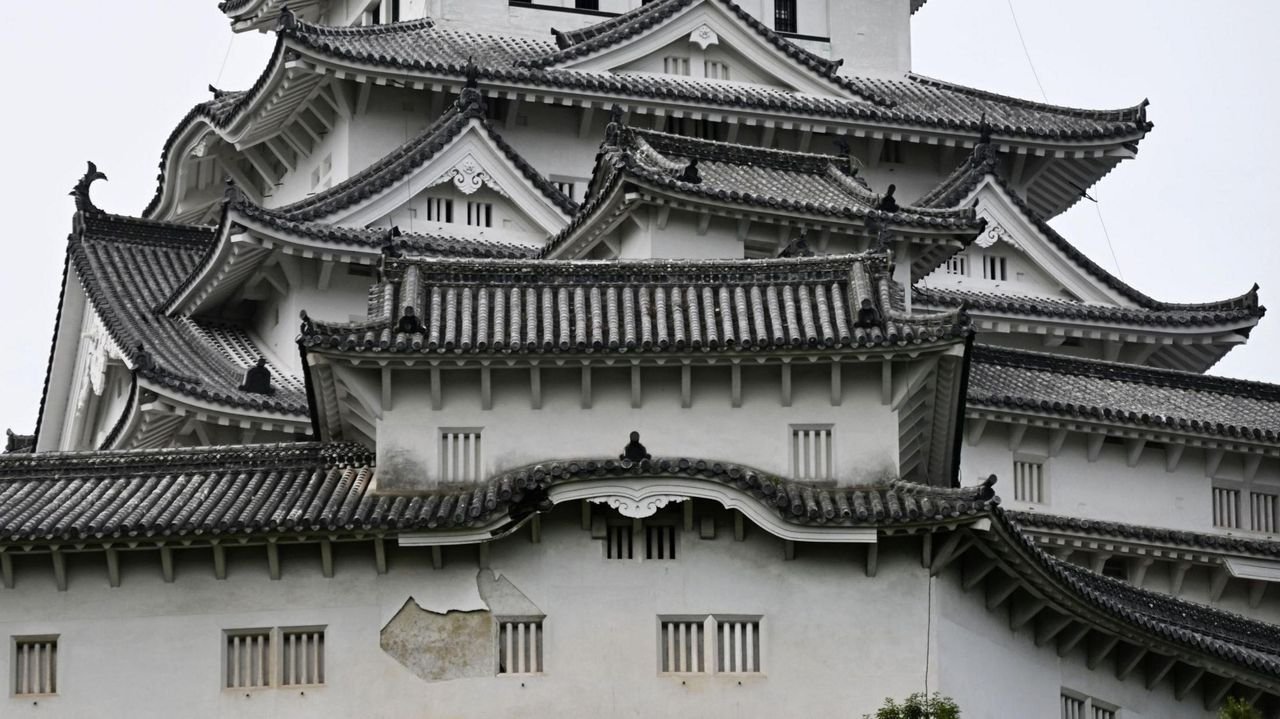 姫路城しっくい剥がれる 台風か