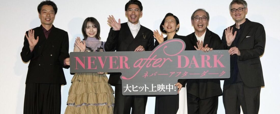 賀来賢人がグッズ配る 客席は歓声