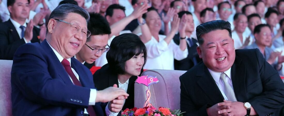 習氏の異例眼鏡姿 北朝鮮側が配信