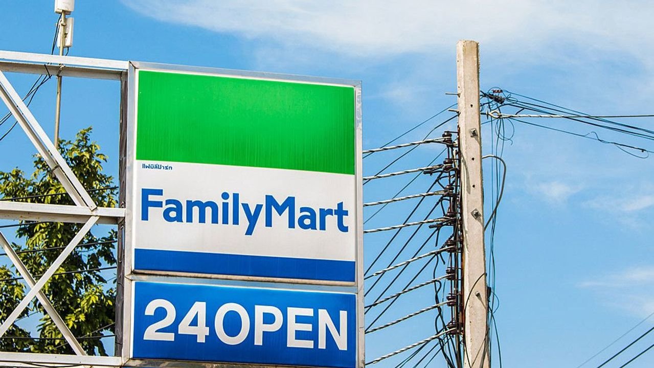ファミマの1998円腕時計 なぜ完売