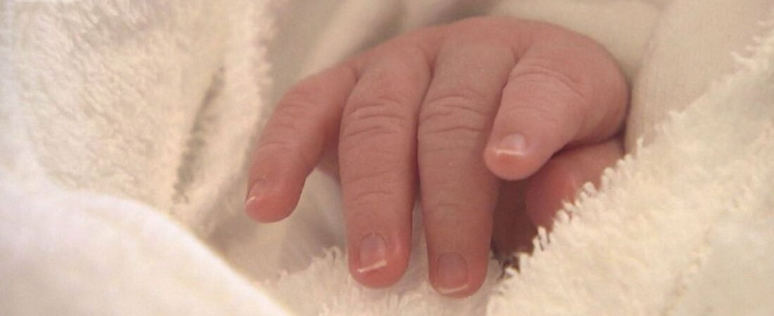 25年出生数67万人 10年連続で最少