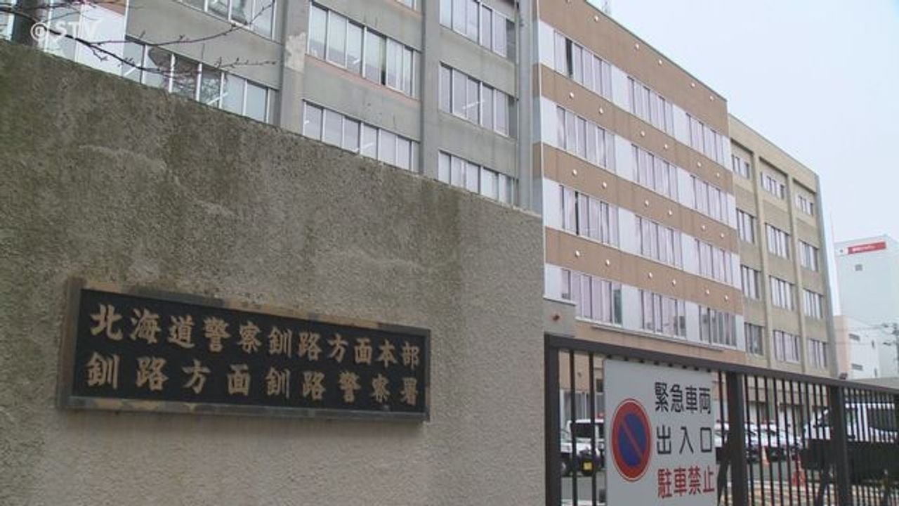 女児1人で来店と通報 母と男逮捕