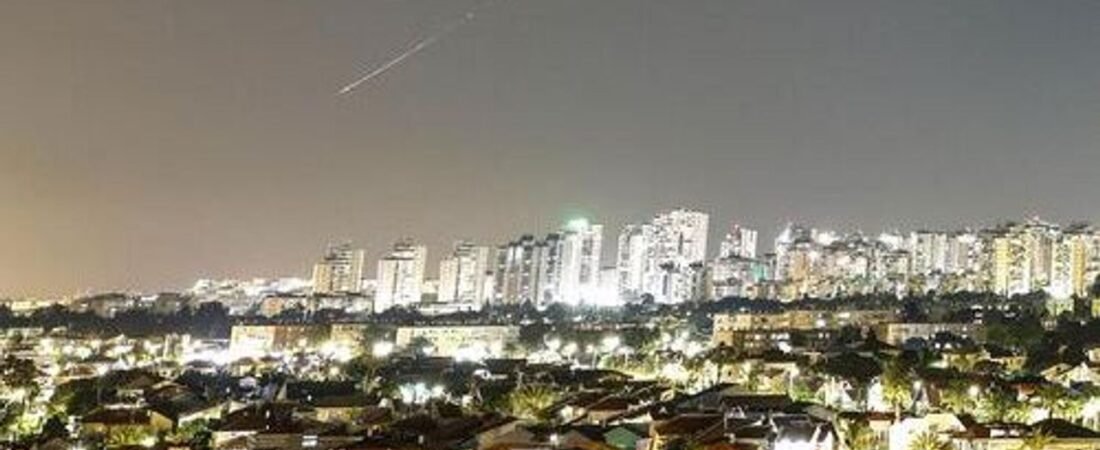 イラン イスラエルへミサイル発射
