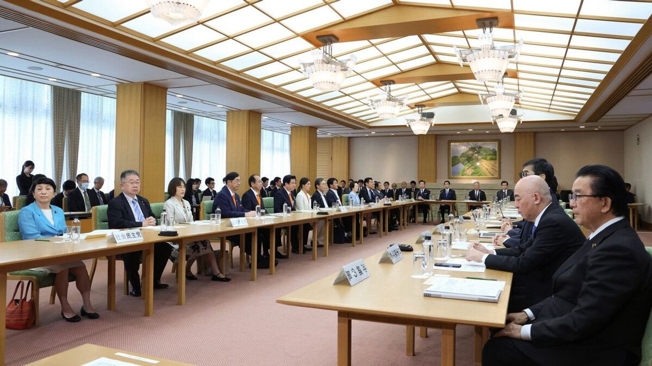 「立法府の総意」共産党など反発