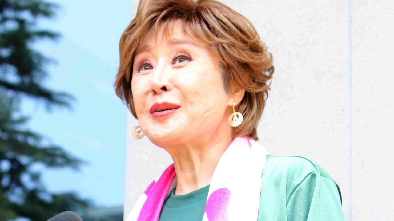 小林幸子が田植えで転倒 故意否定