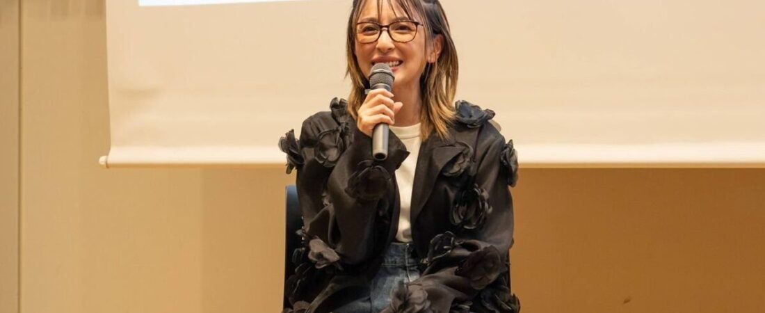 奥菜恵が教壇に立つ 充実の笑み