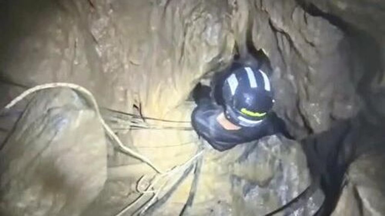 ラオス洞窟閉じ込め なお2人不明