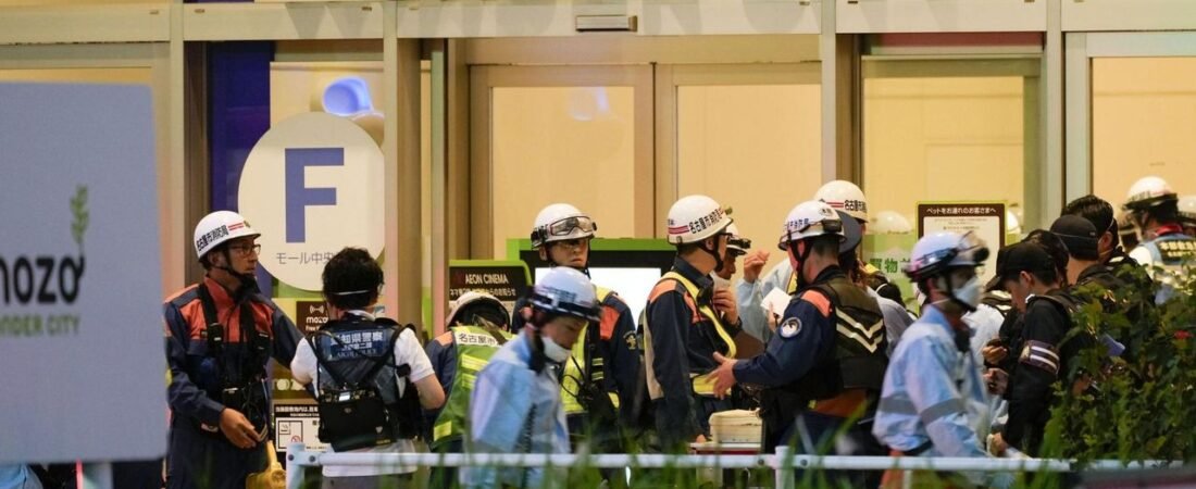 商業施設で目や喉の痛み 8人搬送