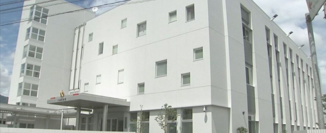 全身焼けた遺体 草燃やしていたか