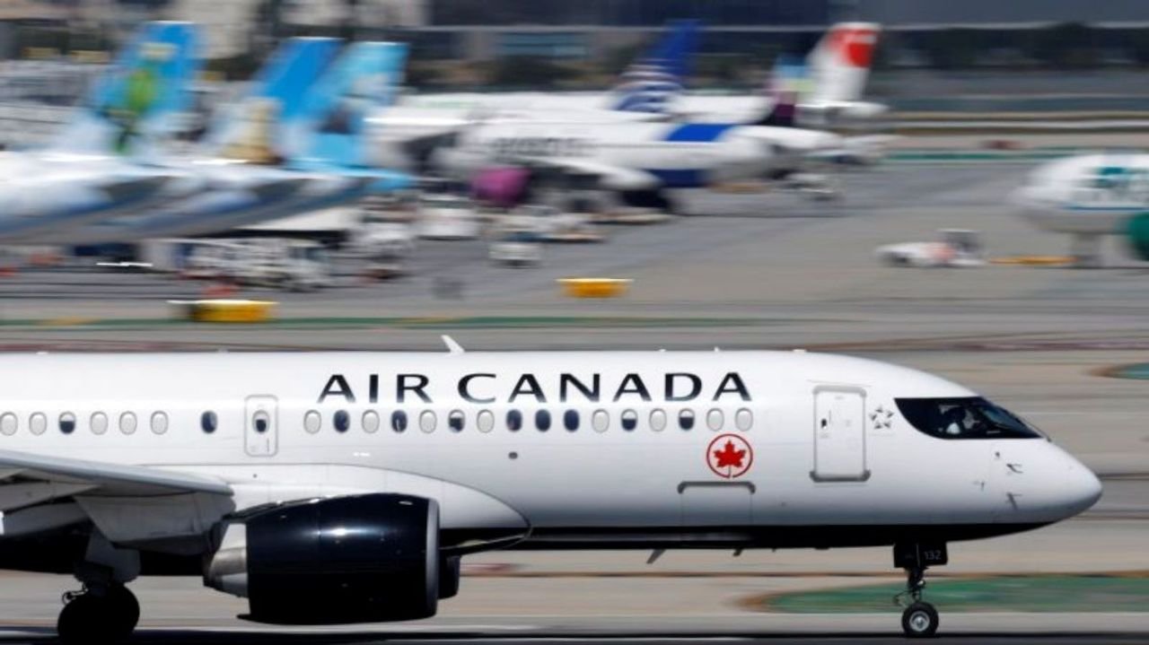 エアカナダで17年機長 資格偽装か