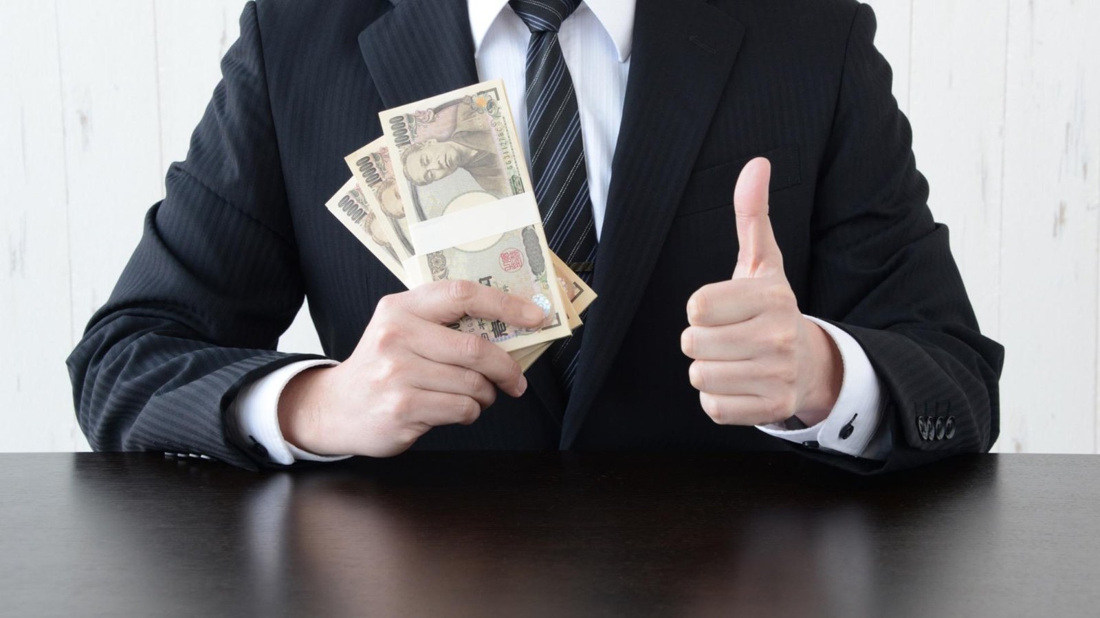 初任給バブル 背景に年功賃金崩壊